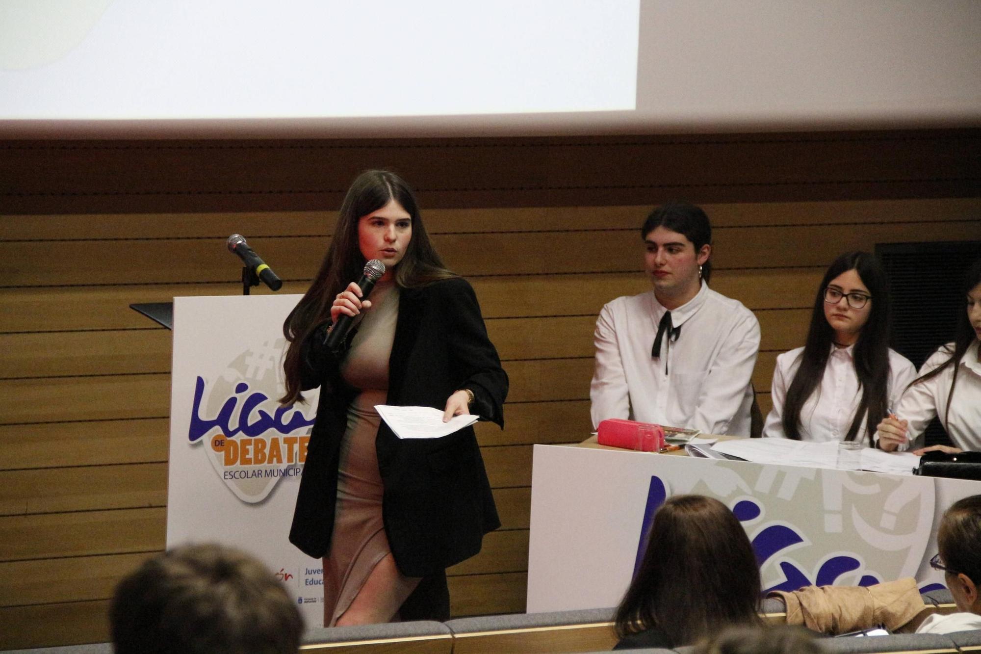 La semifinal de la Liga de Debate Escolar Municipal de Gijón, en imágenes