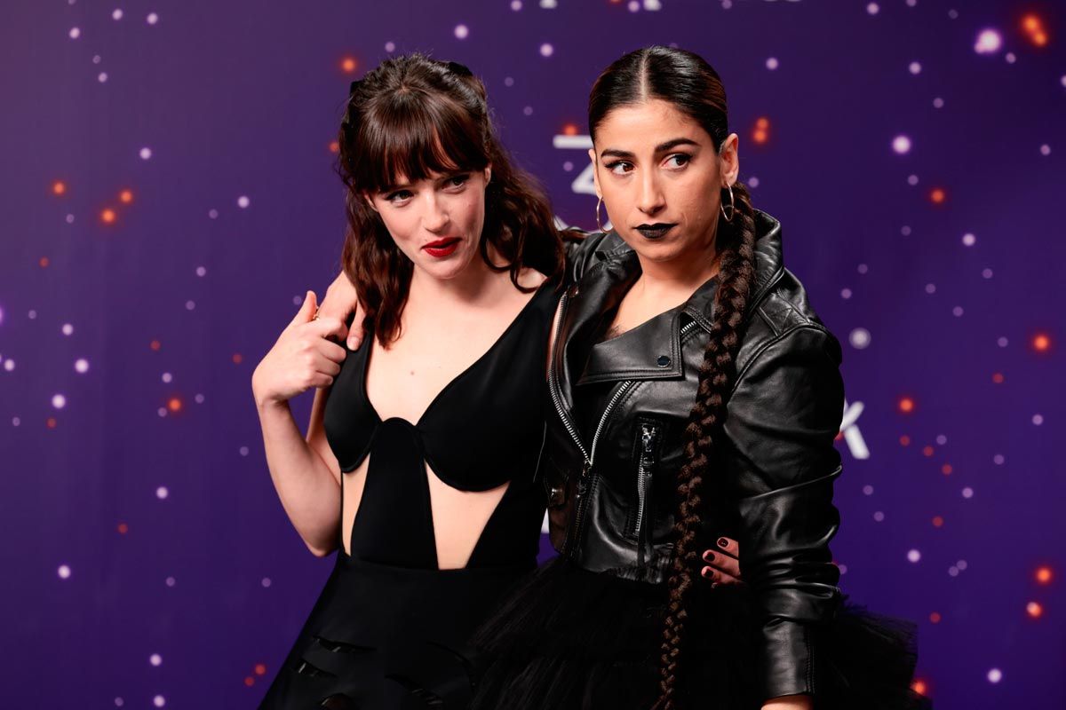 Las actrices Susana Abaitua y Carolina Yuste posan en el photocall de los Premios Goya 2023