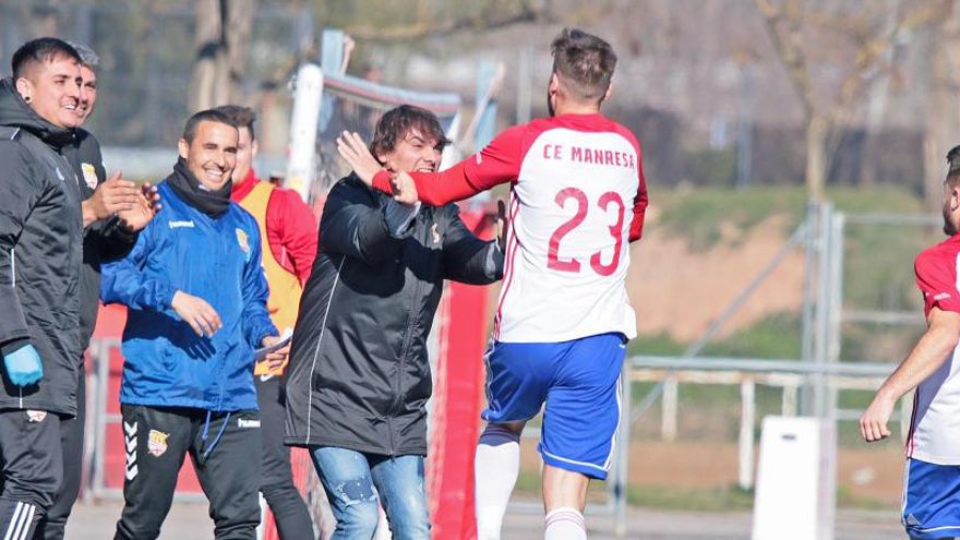 Celebració del segon gol del CE Manresa obra de Miguel Ángel Luque (23)