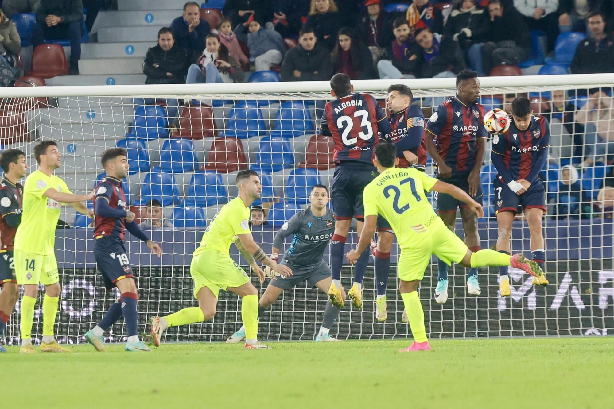 Partido de Copa del REy entre el Levante UD y el SD Amorebieta en imágenes