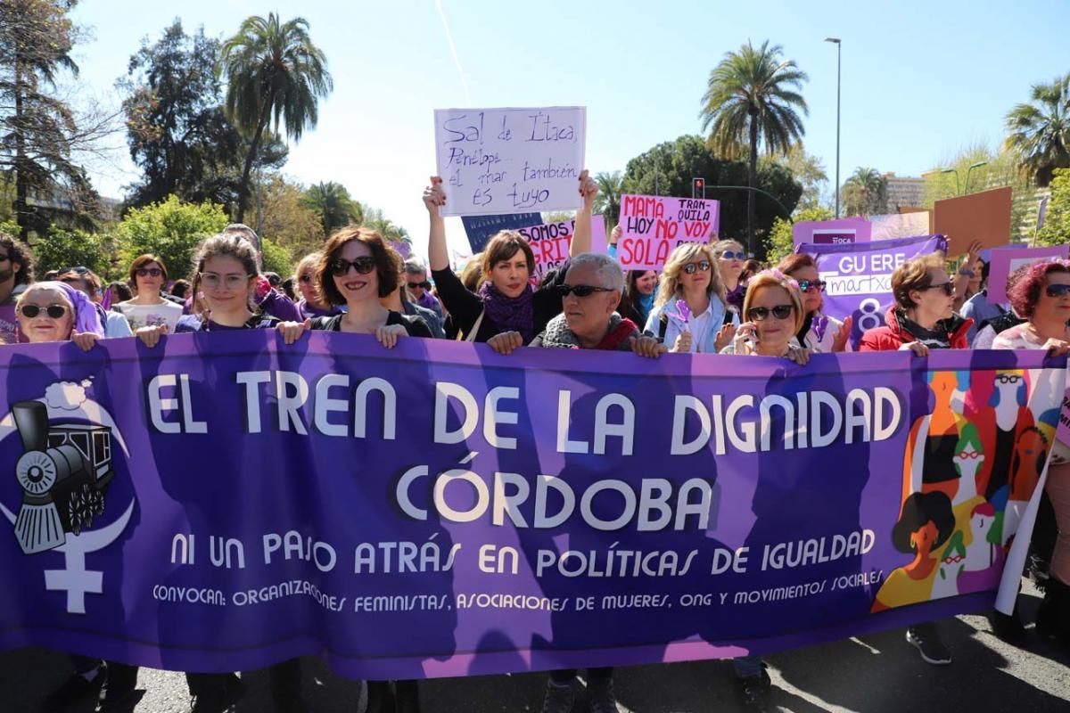 Miles de personas se suman a la manifestación del 8M en Córdoba