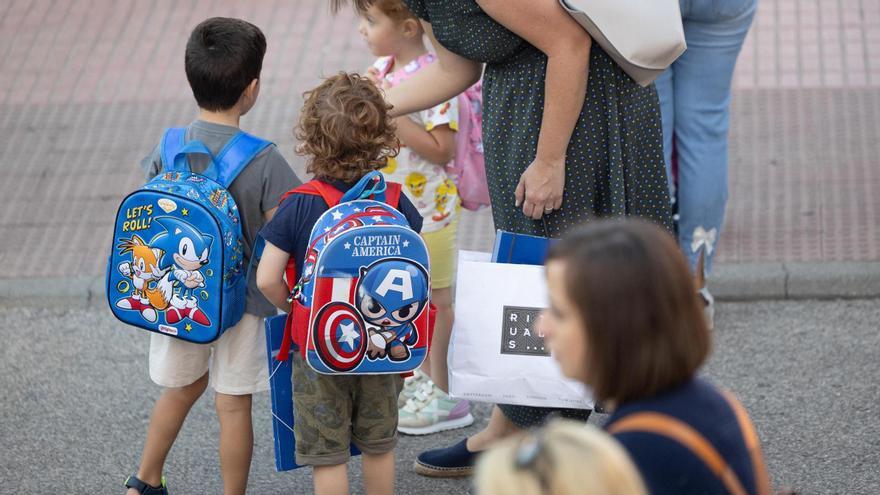 Dos niños, en la pasada vuelta al cole.