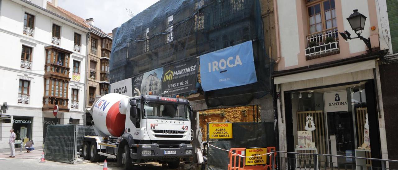 El edificio en obras en la calle Jesús. | Fernando Rodríguez