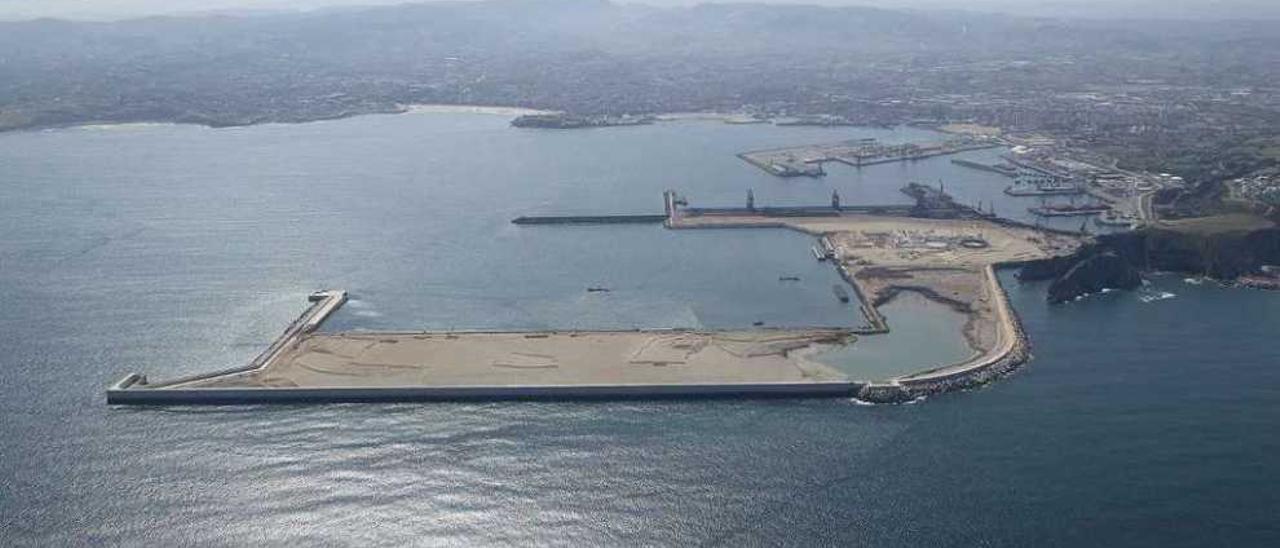 Vista aérea de la ampliación del muelle de El Musel, en Gijón. // Autoridad Portuaria de Gijón