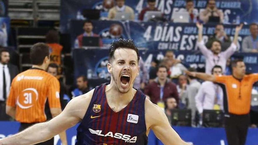 Heurtel, elegido MVP de la final, celebra el triunfo de su equipo.