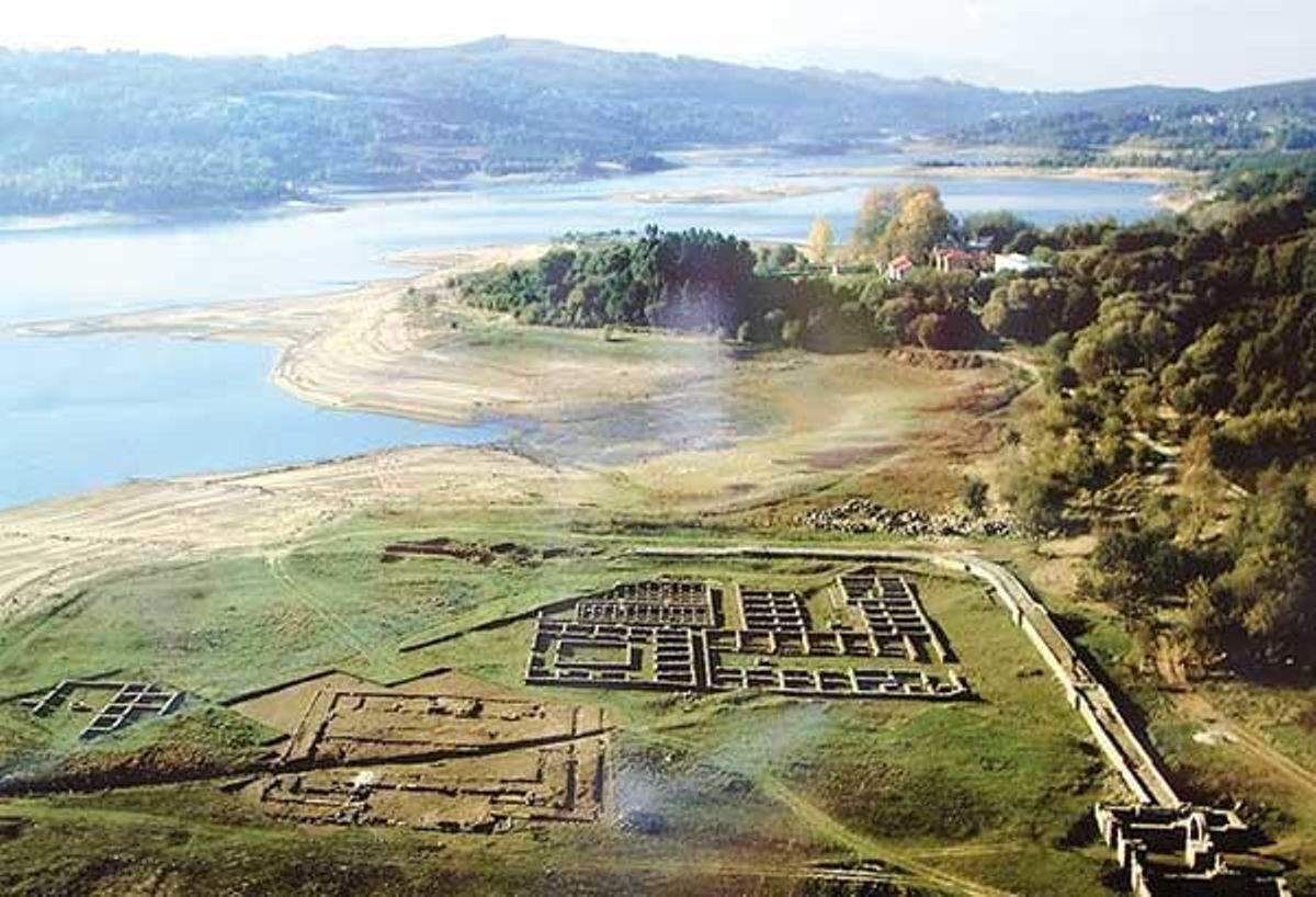 Vista aérea del antiguo campamento romano &quot;Aquis Querquennis&quot;.