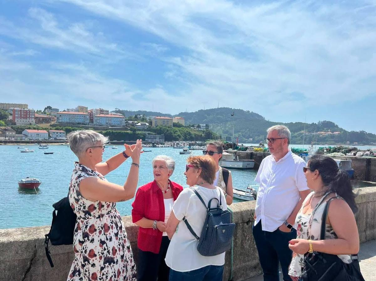 La concejala de Servizos Sociais, Uxía García, y el alcalde de Ames, Blas García, en una de las excursiones del programa Amessán.