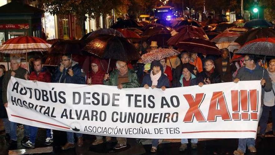 Protesta vecinal en Teis reclamando el bus al Cunqueiro.  // R. G.