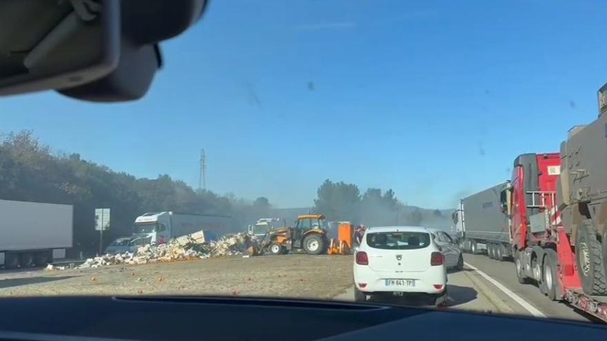 Els camions gironins, bloquejats a les carreteres de França