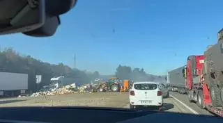 Els camions gironins, bloquejats a les carreteres de França