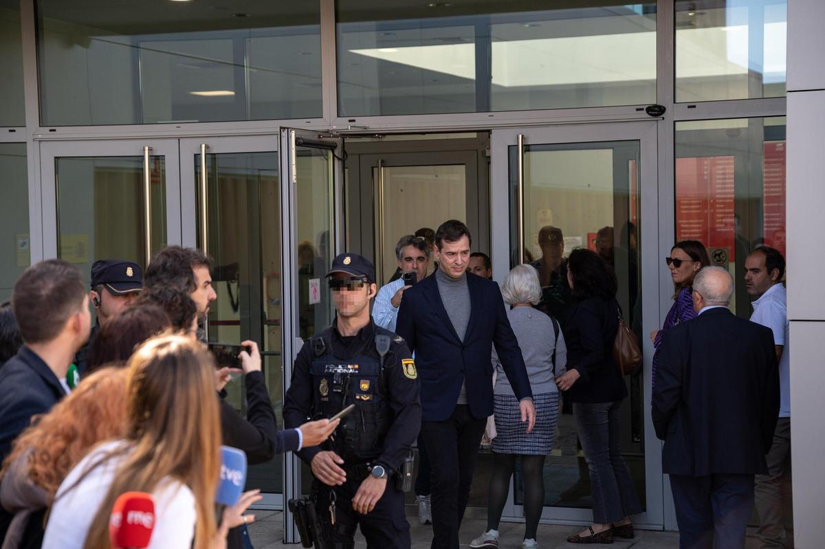 Archivo - El hermano de Pedro Sánchez, David Sánchez, sale tras declarar en calidad de investigado en el Juzgado de Instrucción número 3 de Badajoz