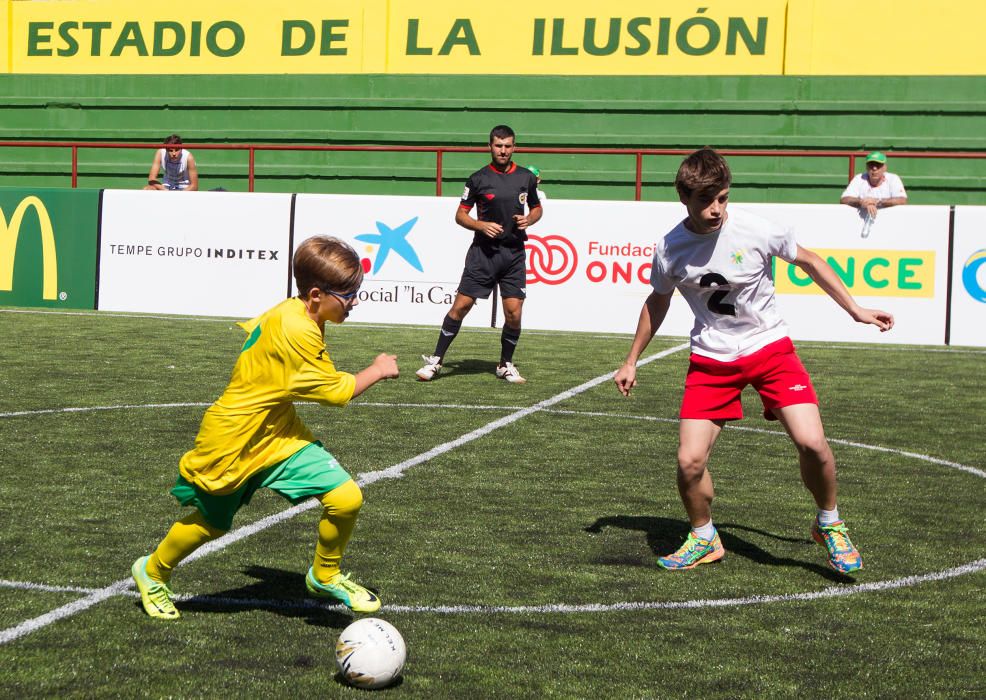 El III Encuentro de Escuelas Deportivas en Alicante ha reunido a deportistas con discapacidad visual