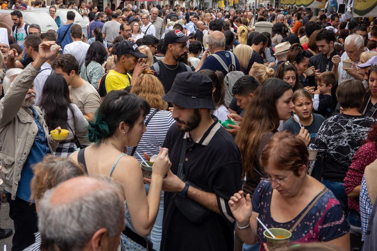 Éxito en la 18ª edición del Festival Sopes del Món, celebrado en la Marquesina de la Via Júlia, Nou Barris.