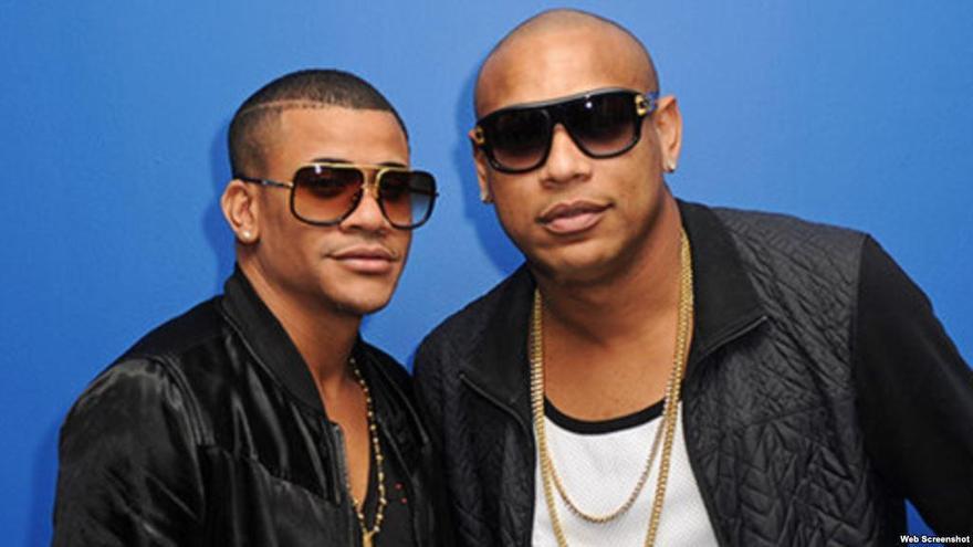 Gente de Zona, Alexander y Randy, en una imagen promocional.