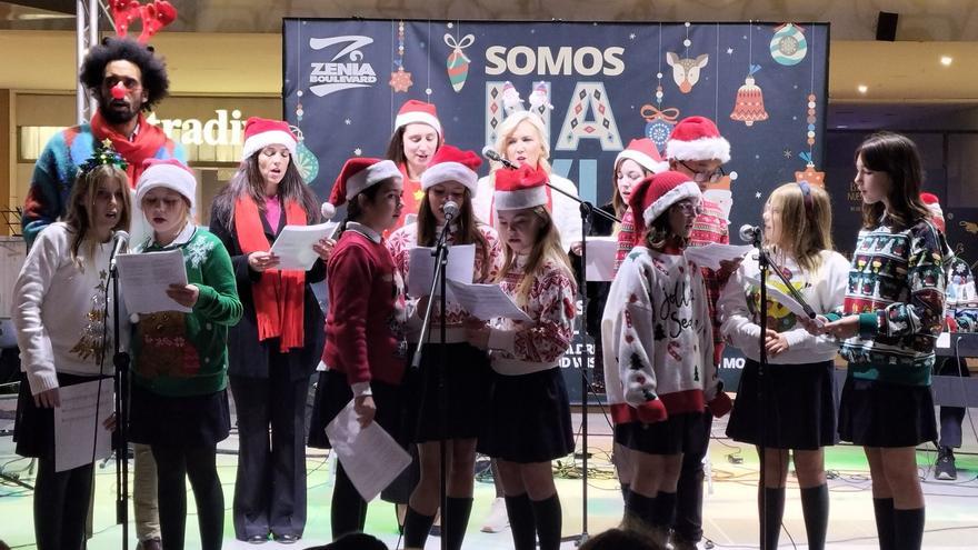 Alumnos de ELIS Villamartín cantan por la paz internacional en el concierto de Navidad de La Zenia