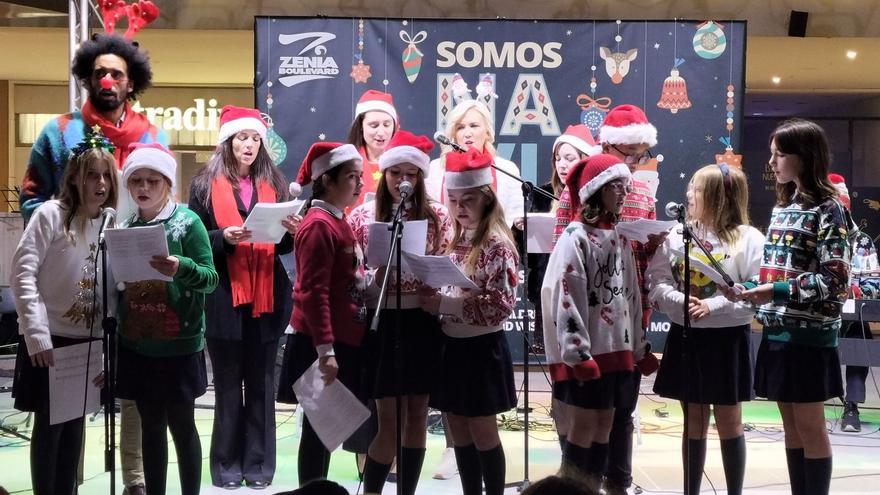 Alumnos de ELIS Villamartín cantan por la paz internacional en el concierto de Navidad de La Zenia