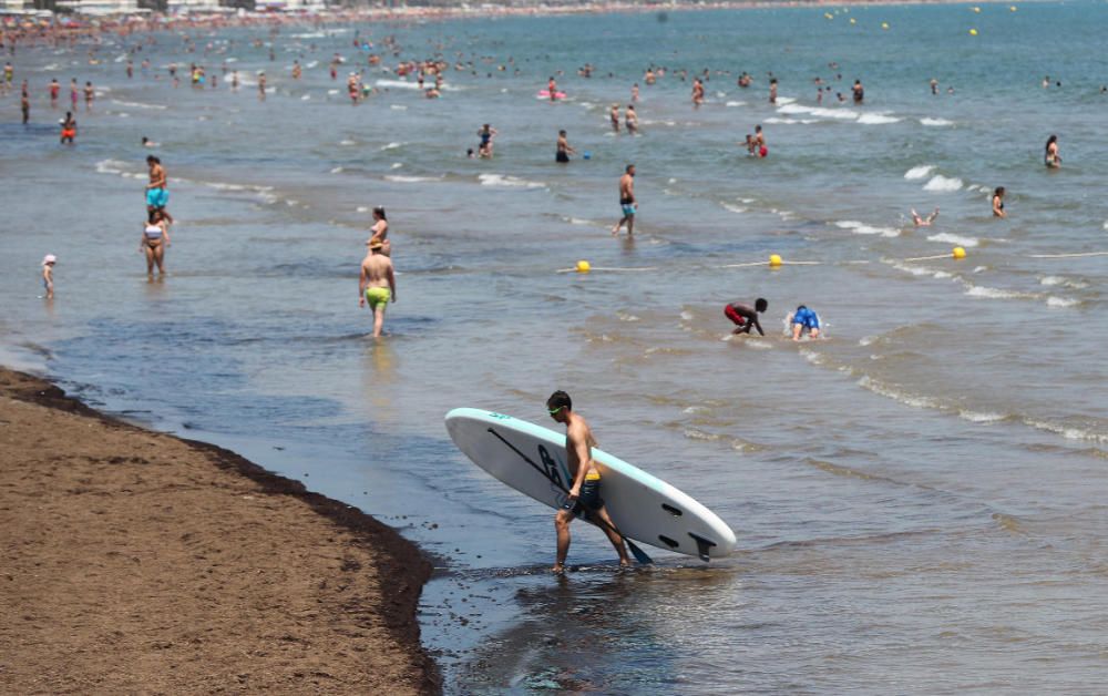 Primer día tras el estado de alarma: playas, centros comerciales y vuelos en Manises