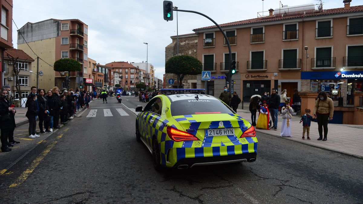 Uno de los coches de la Policía Local de Plasencia, en Carnavales.