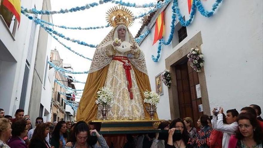 Las calles de Villanueva de la Serena se engalanarán al paso del rosario de la Virgen del Calvario