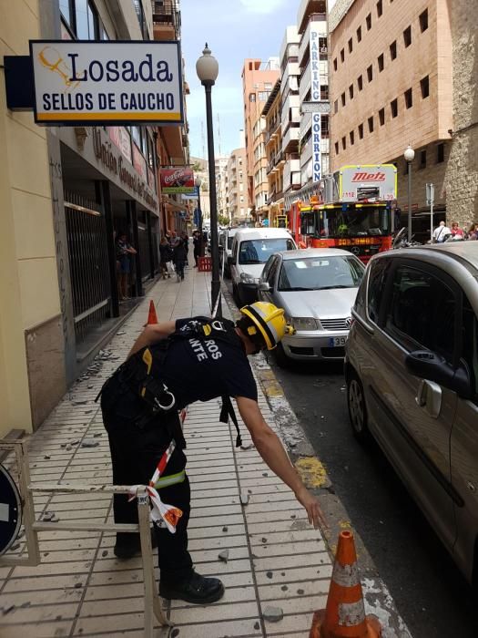 Cae parte de la fachada de UGT de Alicante