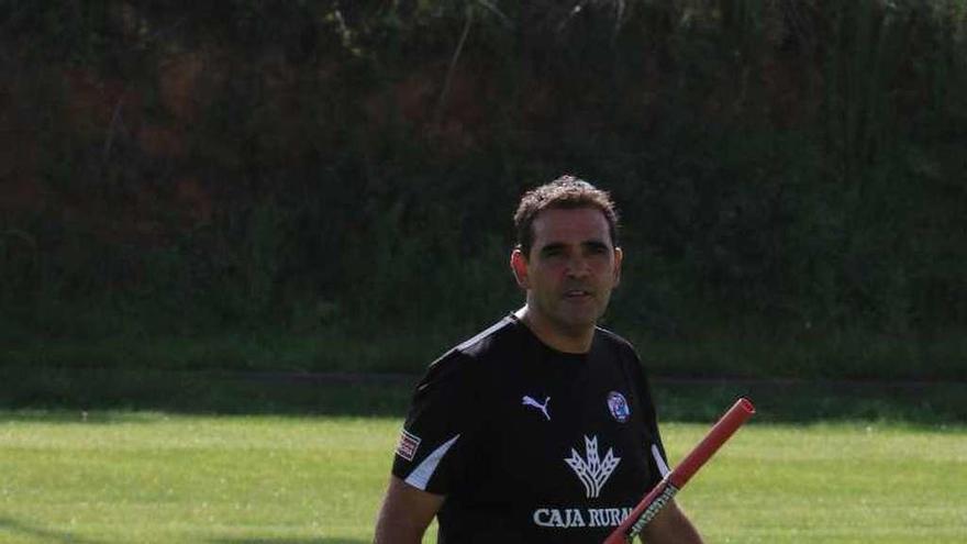 MIguel Losada prepara el entrenamiento.