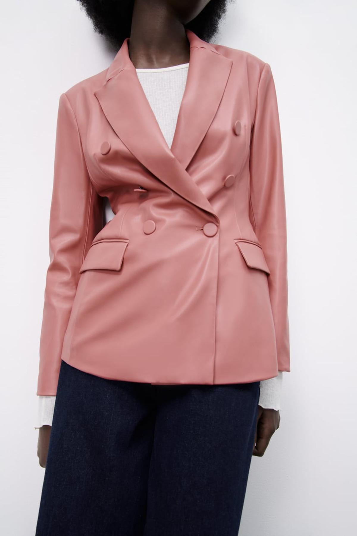 Chaqueta tipo blazer de Zara de plasticuero rosa