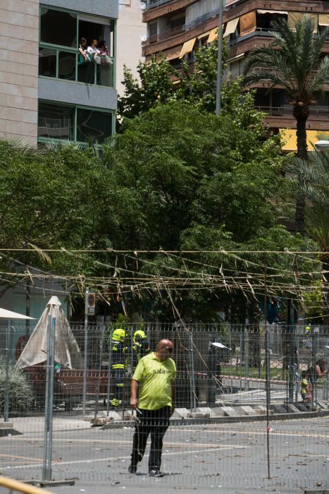 Tras 5 minutos y 90 kilogramos de pólvora el público ha roto en un sonoro "esto sí que es una mascletá".