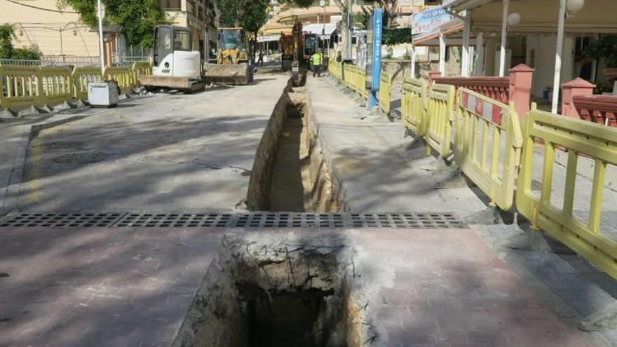 Los operarios ya trabajan en la calle Eucaliptus de Peguera.