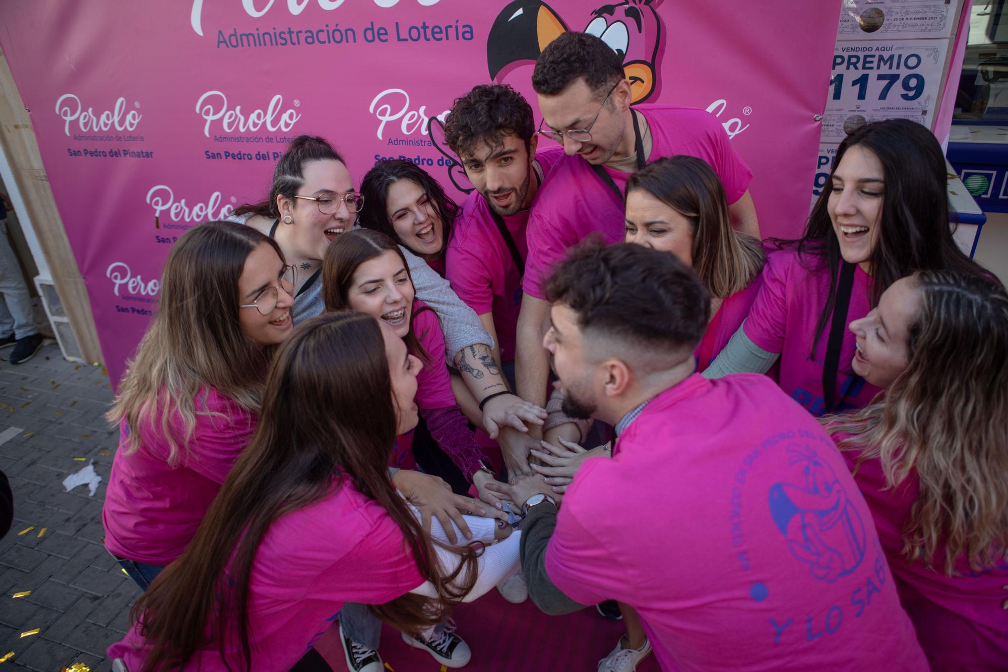 Así han celebrado repartir el Gordo en el Perolo