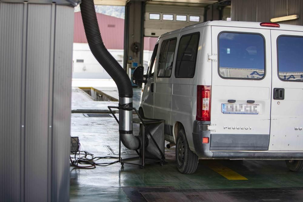 Inspección técnica de vehículos tras la apertura de este lunes en Xàtiva