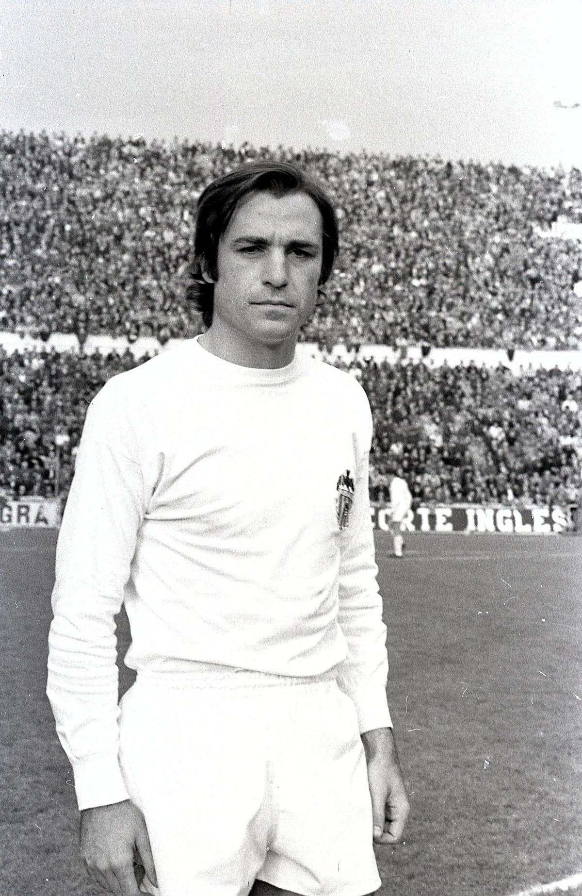 El delantero "Quino" en Mestalla antes de un partido.
