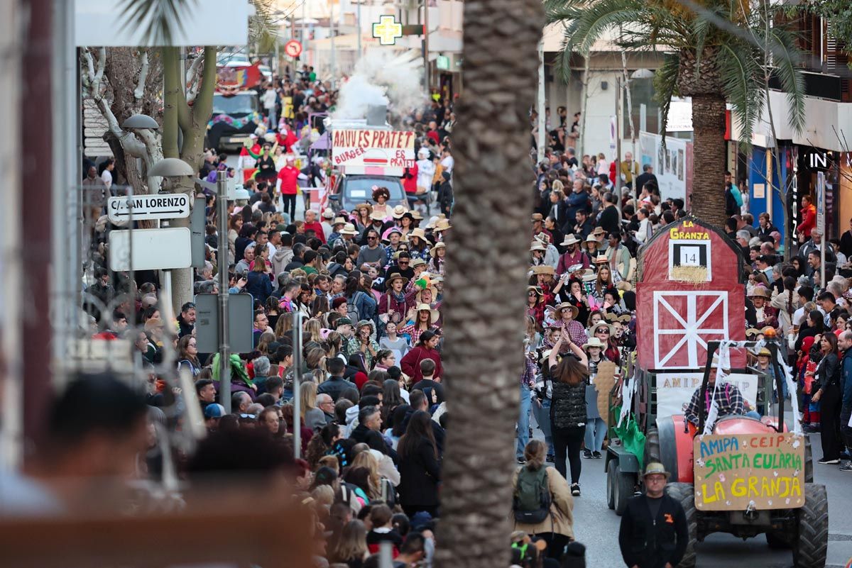 Mira aquí las imágenes de la rúa de Santa Eulària