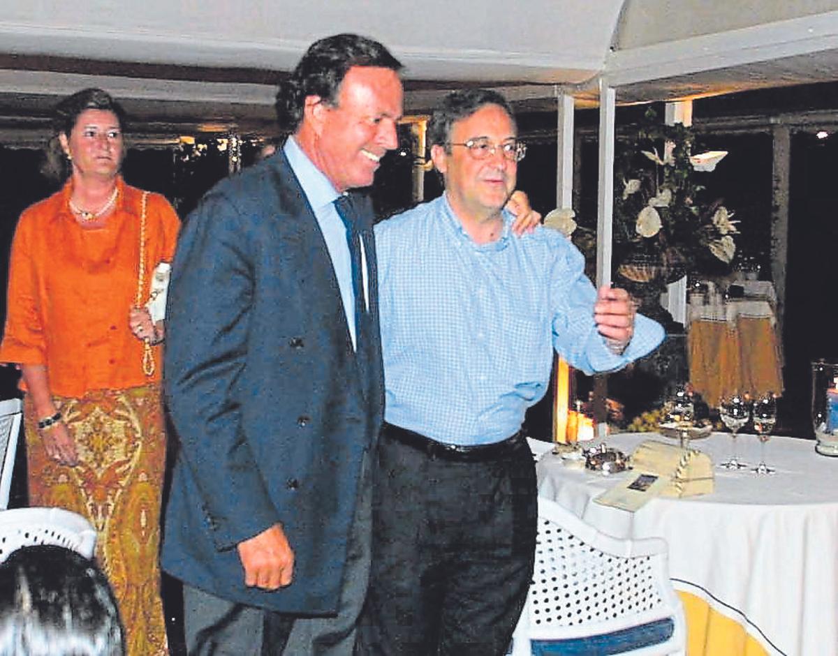 Julio Iglesias junto a Florentino Pérez.