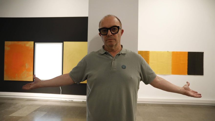 Ramón Isidoro enllena d&#039;arte&#039;l vacíu na sala d&#039;esposiciones de la Universidá