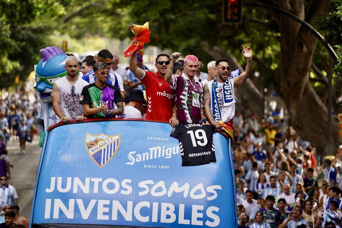 El malaguismo se echa a la calle: las mejores imágenes de la rúa del Málaga CF