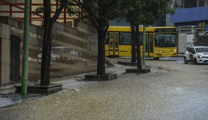 LAS PALMAS DE GRAN CANARIA. Lluvias en la ciudad de Las Palmas de Gran Canaria.  | 03/04/2019 | Fotógrafo: José Pérez Curbelo