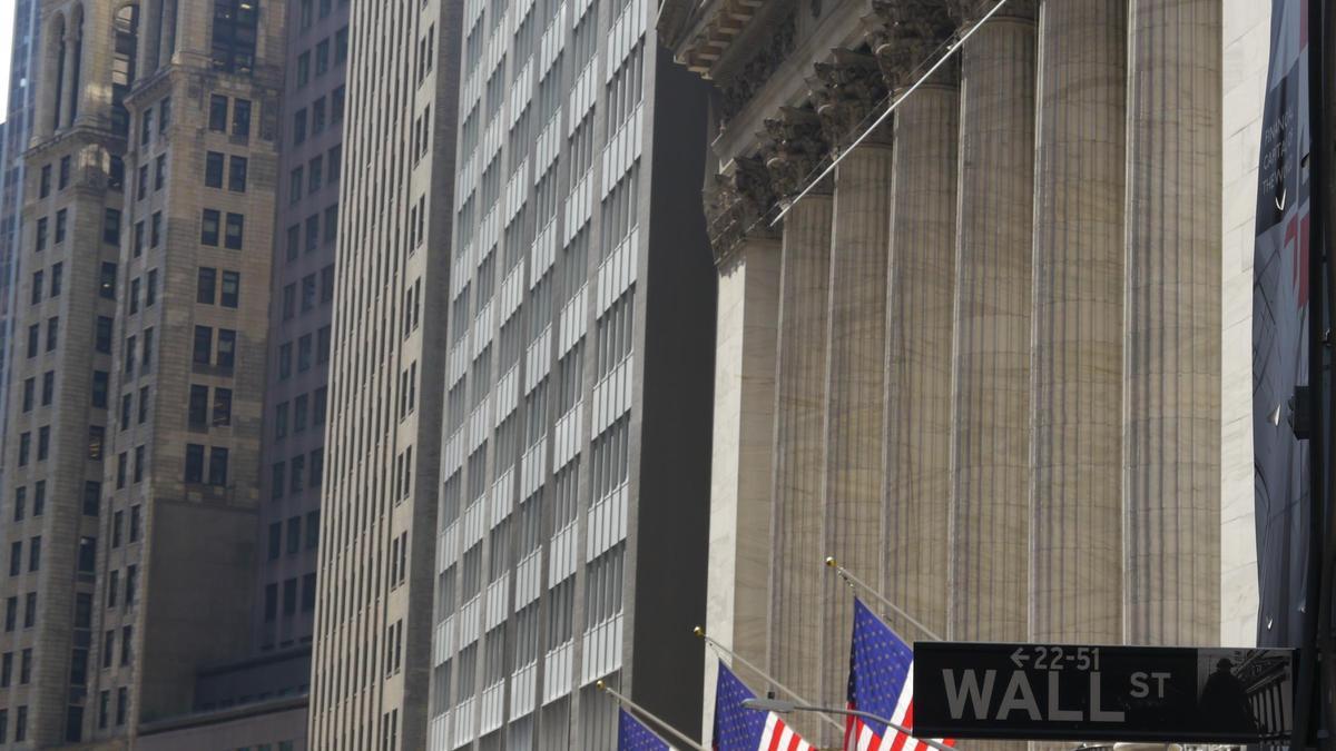 Archivo - Fachada de la Bolsa de Nueva York en Wall Street.