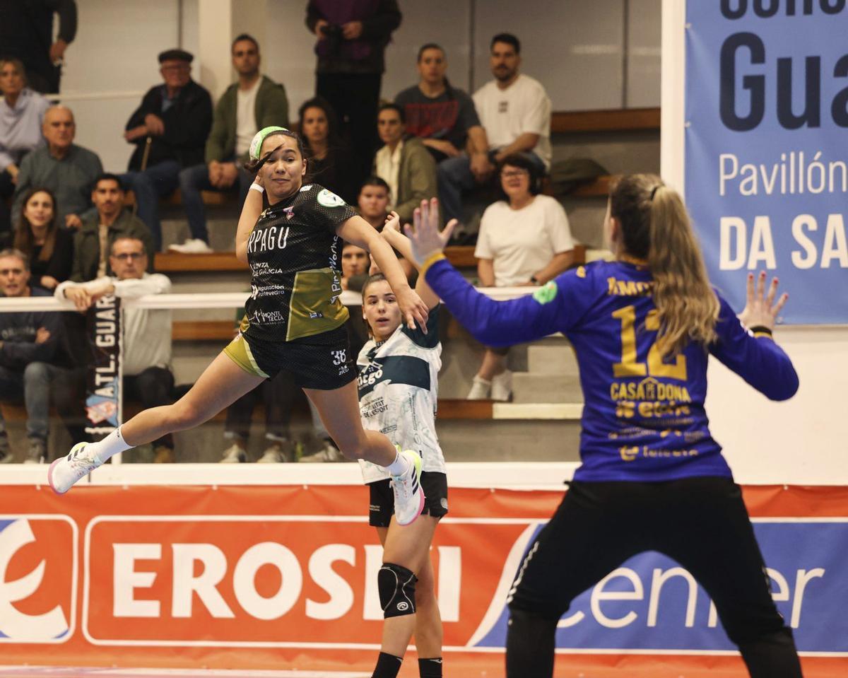 Ania Ramos lanza durante el partido de la pasada semana. | SPORTCOECO