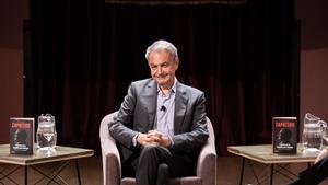 El expresidente del Gobierno José Luis Rodríguez Zapatero durante la presentación de su libro ‘Crónicas de la España que dialoga’.