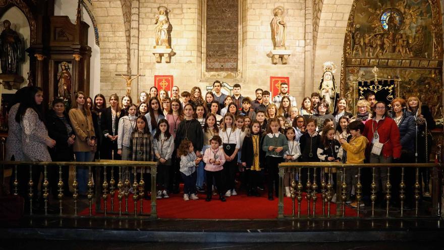 EN IMÁGENES: Los nuevos cofrades de Nuestra Señora de los Dolores en Avilés