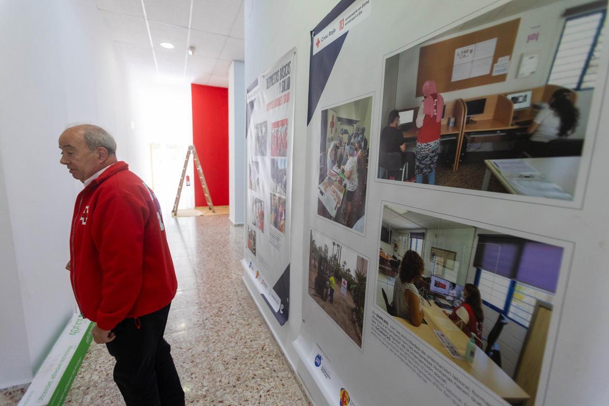 Antonio Ramón Guilabert, este martes en las nuevas instalaciones de Cruz Roja en Elche