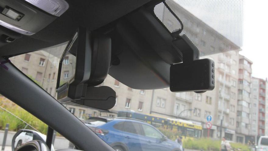 Taxistas 2.0 en Ourense: con cámaras de seguridad en el taxi e interconectados