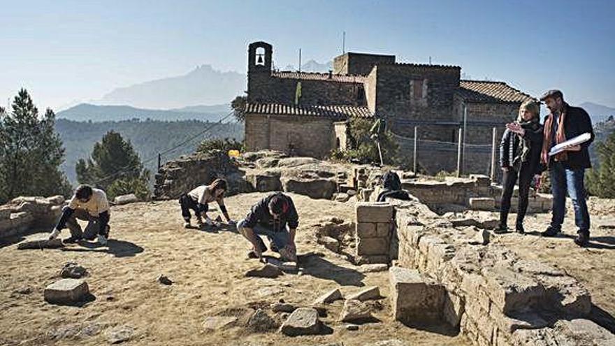 Sílvia Vila i Jordi Vall, drets, observant les prospeccions