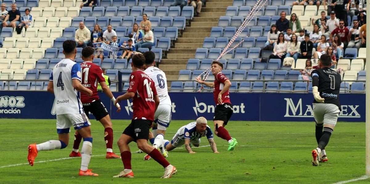 Lance del pasado choque entre el Recreativo de Huelva y el Mérida en el Nuevo Colombino.