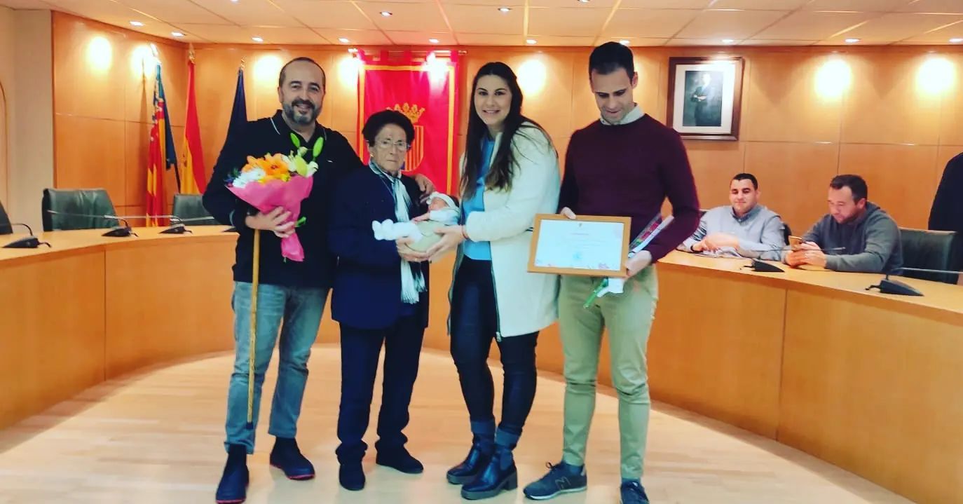 Altura homenajea a la mujer más mayor y a la más joven