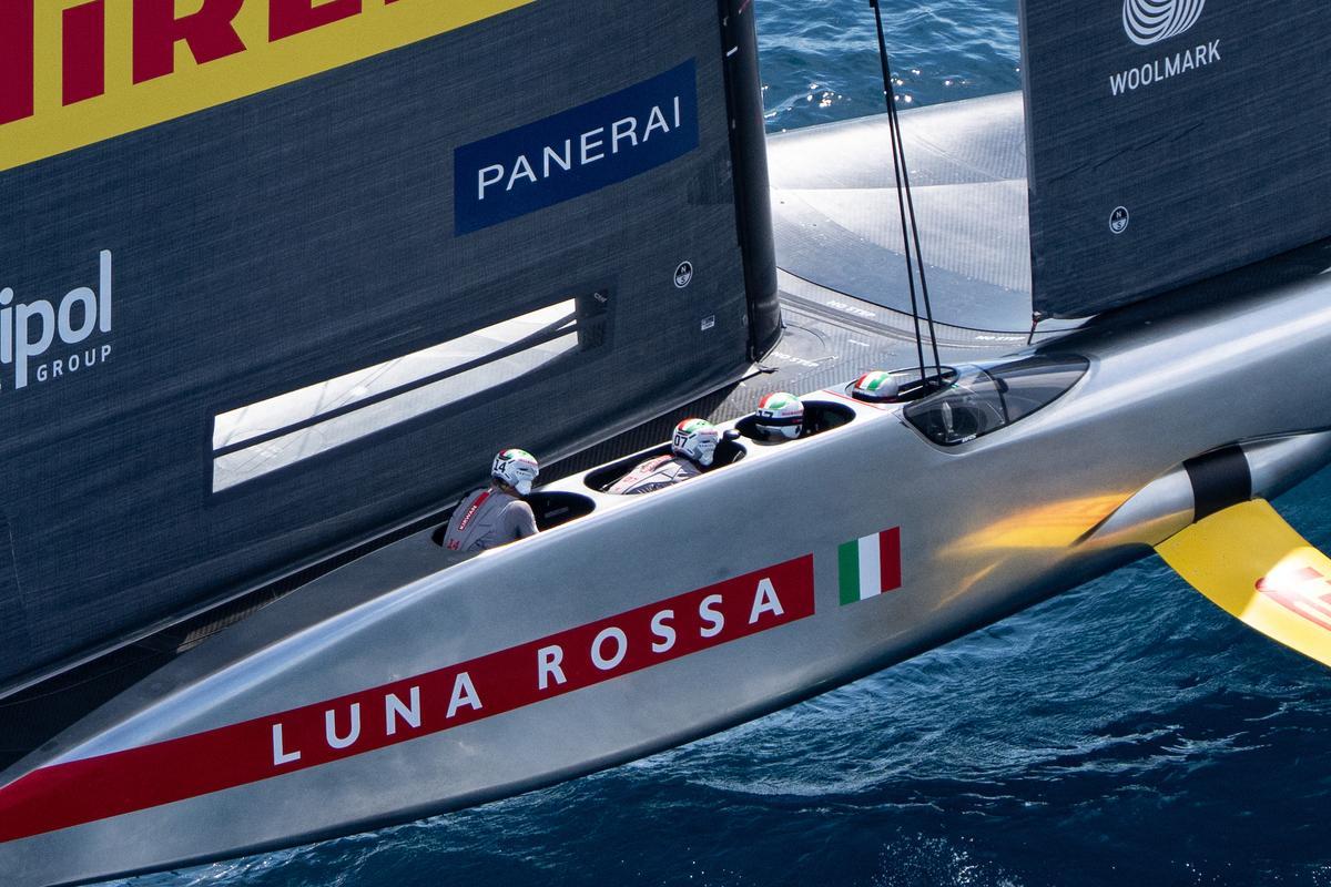 La bala plateada de Luna Rossa Prada Pirelli participa en la round robin este jueves.