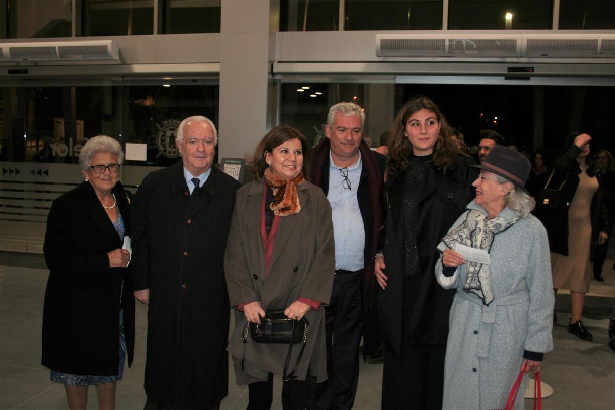 Acompañando al hijo de la actriz Margarita Lozano, Francisco Magno Lozano, estaban su familia italiana que llegaba expresamente para la inauguración, y amigos como el arquitecto Simón Ángel Ros Perán.