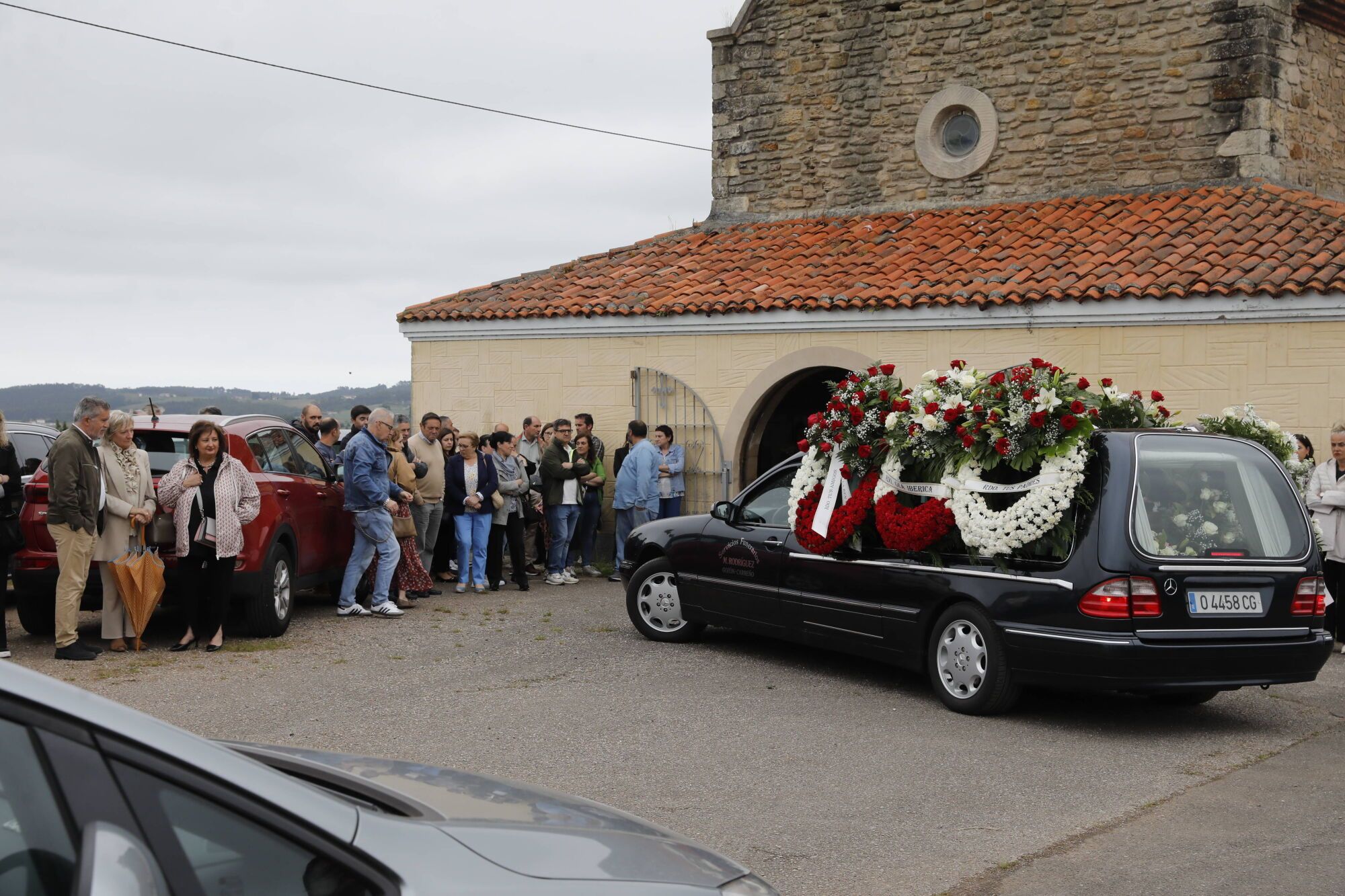 EN IMÁGENES: Funeral en Gozón por Pablo González Artime, uno de los fallecidos en el accidente de la nave ganadera de Coaña