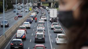 Milers d’urbanites fugen el primer cap de setmana sense restriccions