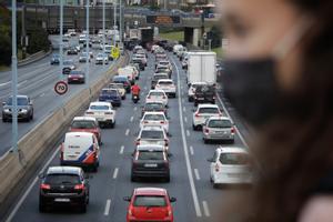 Milers d’urbanites fugen el primer cap de setmana sense restriccions